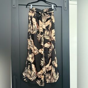 Women's Floerns Split Leg Tropical Pants Size S Black Tan Leaf Print Wide Leg